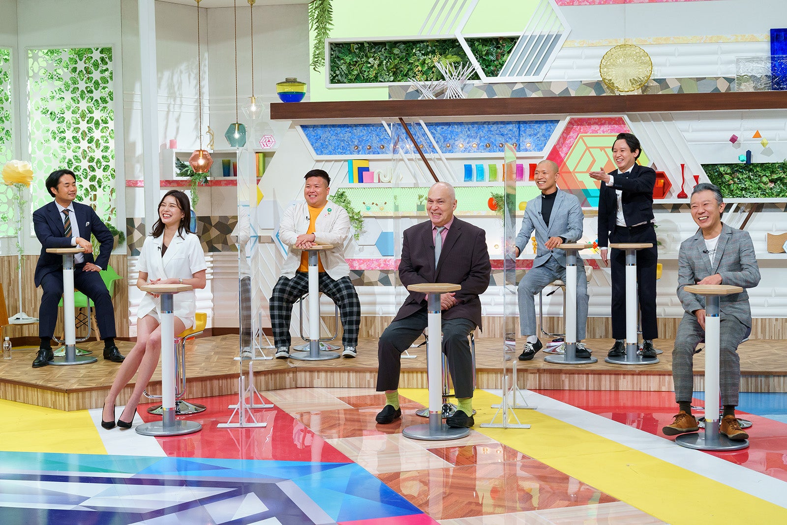 （左から）杉村太蔵、蜂谷晏海、西代洋、モーリー・ロバートソン、今井らいぱち、kento fukaya、西森洋一 （C）読売テレビ