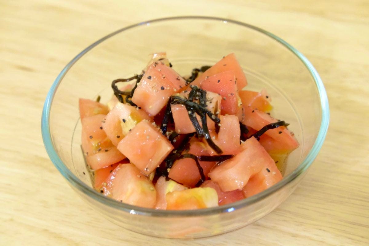 トマトの塩昆布和え