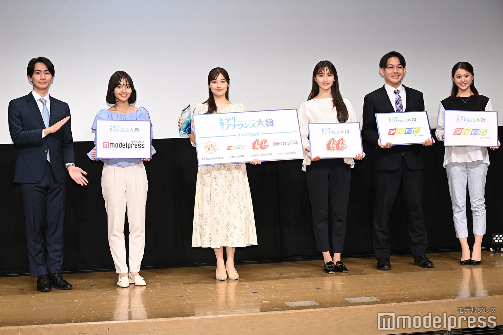 東中健アナウンサー、永井玲衣さん、峯本奈津さん、吉積万由里さん、野田尚太郎さん、大西凜さん（C）モデルプレス