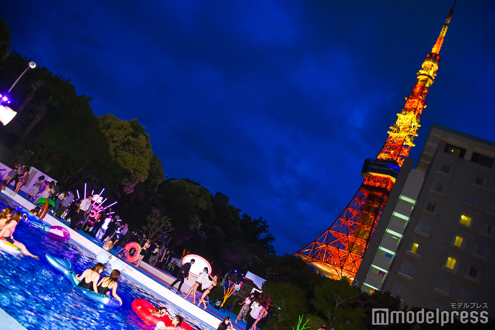 プール開きの様子 （C）モデルプレス