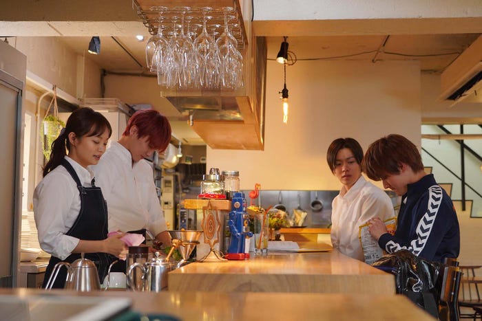 佐藤玲、川西拓実、中本悠太、藤岡真威人「クールドジ男子」第4話より(C)那多ここね/SQUARE ENIX・ドラマ「クールドジ男子」製作委員会