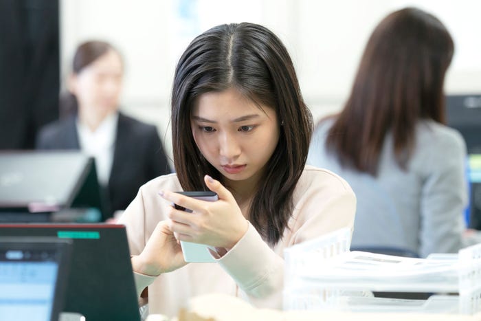 小野莉奈(C)2022 山本中学・少年画報社/「左様なら今晩は」製作委員会