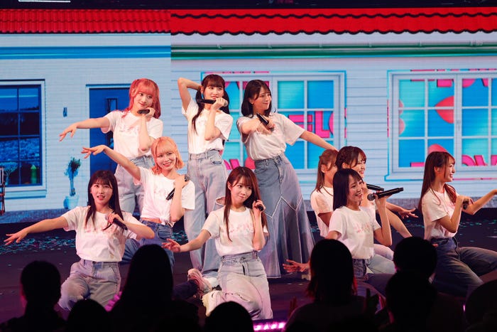 =LOVE「お姫様にしてよ!」/全国ツアー「Today is your Trigger」福岡公演より(提供写真)