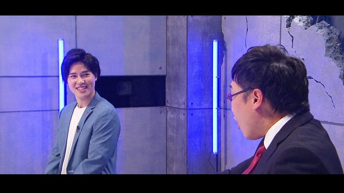 土屋神葉、山里亮太 (C)フジテレビ