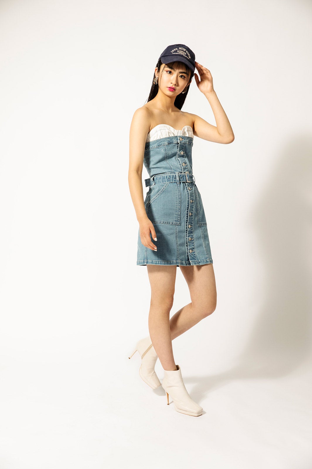 キーワード「女っぽデニムスタイル」（提供写真）