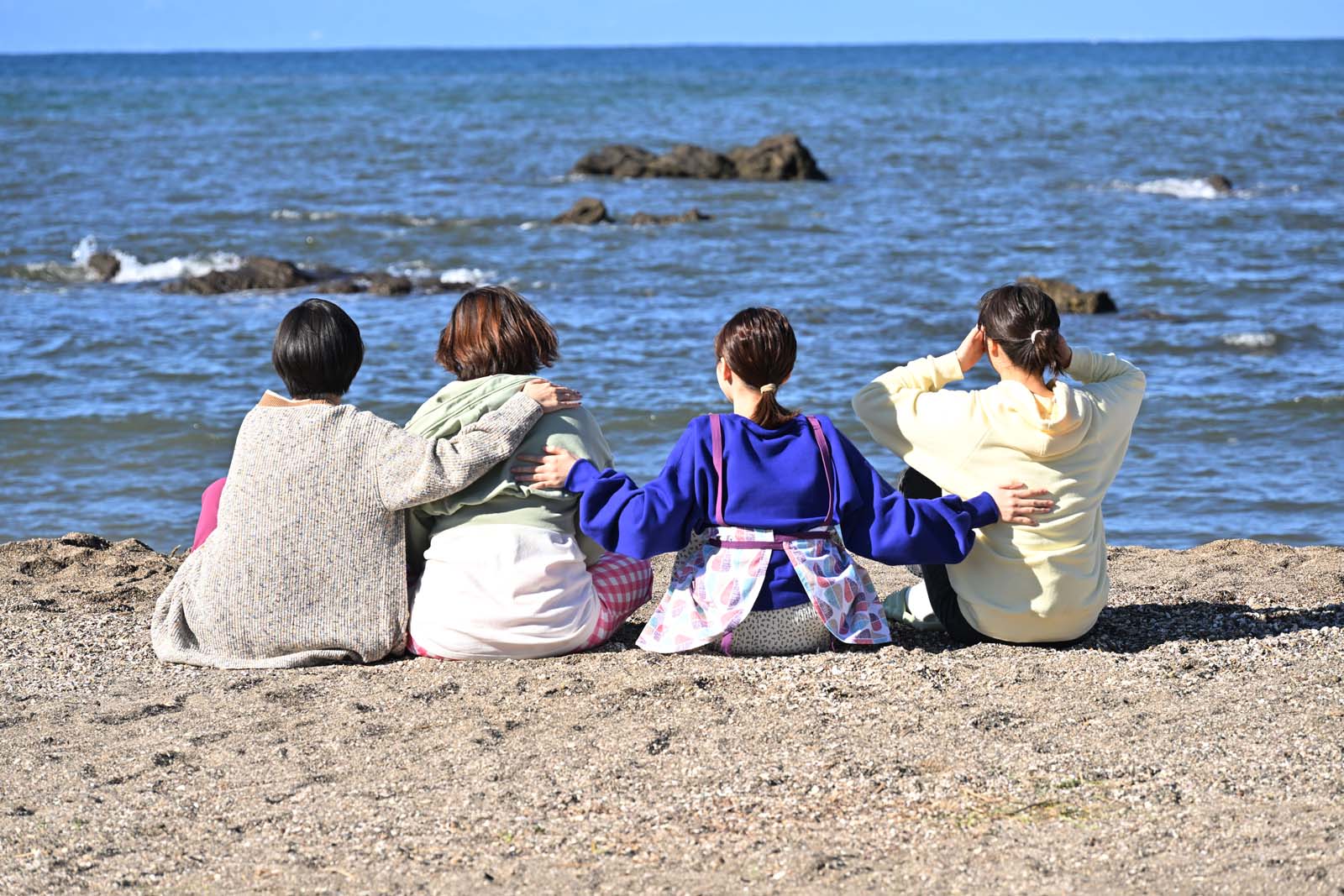 （左から）伊原六花、箭内夢菜、飯沼愛、広瀬アリス「マイ・セカンド・アオハル」第7話より（C）TBS