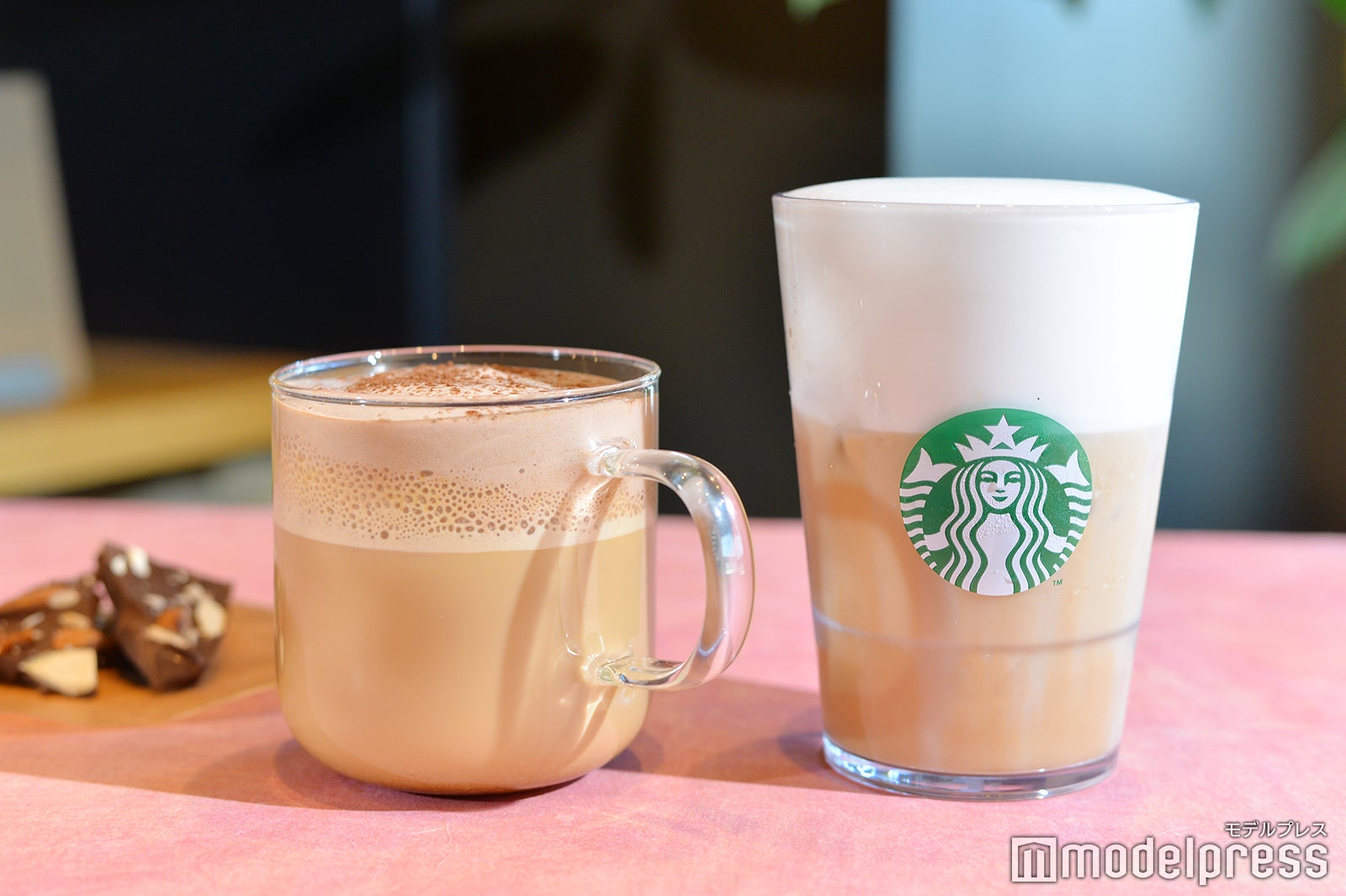 スタバ新作「チョコレート ムース ラテ」「アイス カプチーノ」エスプレッソとふわとろデザート泡＆もっちり濃密泡を味わう＜試飲レポ＞