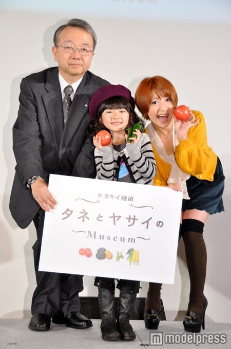 （左から）タキイ種苗株式会社 広報担当 桐野直樹、小林星蘭、矢口真里