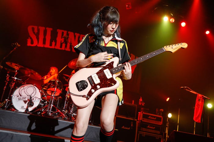 すぅ/撮影:Hajime Kamiiisaka