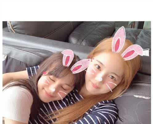 NiziU・NINA&AYAKA、ハグショットが「天使すぎる」と話題