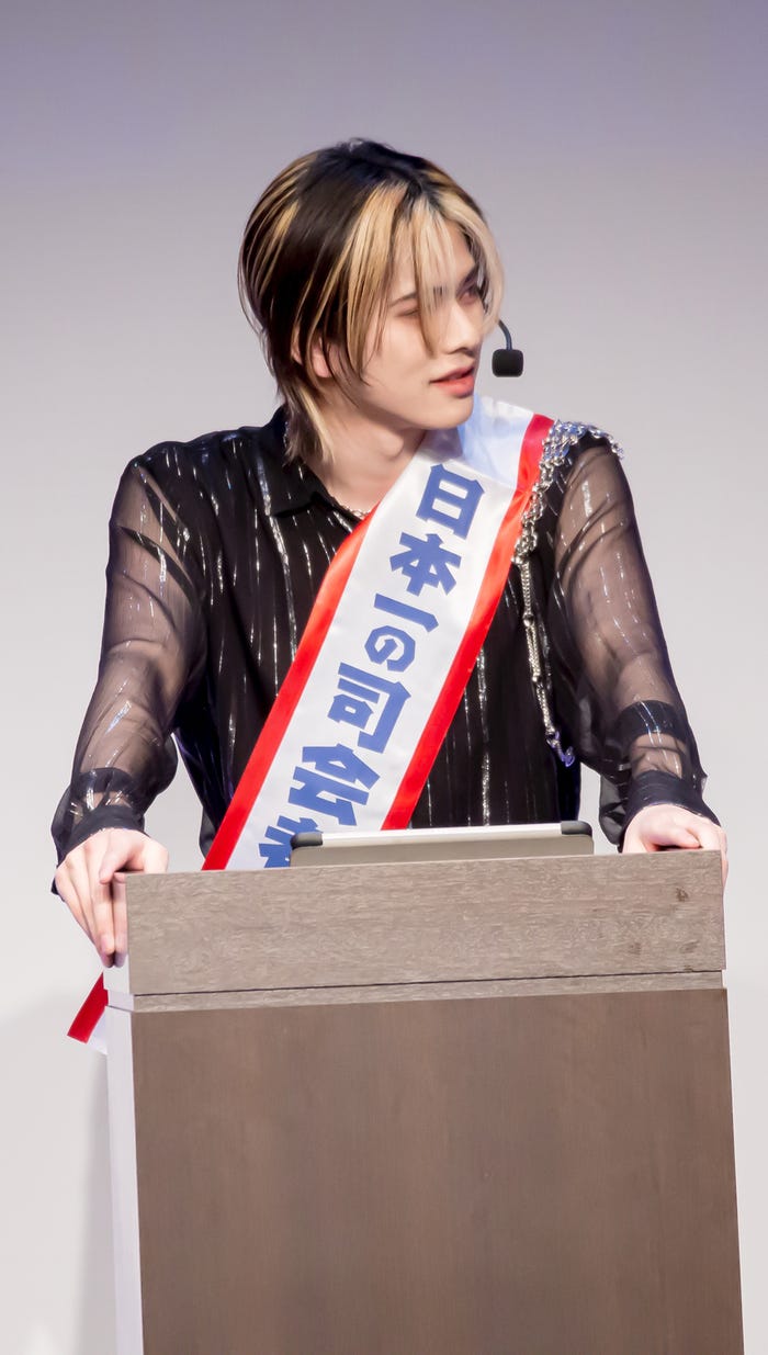 INI「COMEBACK TALK SHOW」より(C)LAPONE Entertainment