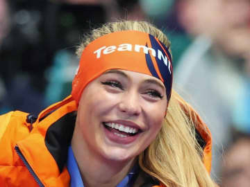 注目の美人金メダリストが超豪華プライベートジェットで帰国 機内写真添え「さようならオリンピック」