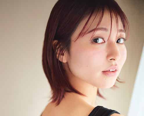 話題の「ウマ娘」声優・松岡美里、ノースリーブ姿でアンニュイな表情 “ギャップ”で魅了