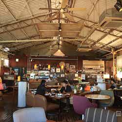 倉庫だった頃の面影を残す「umie」