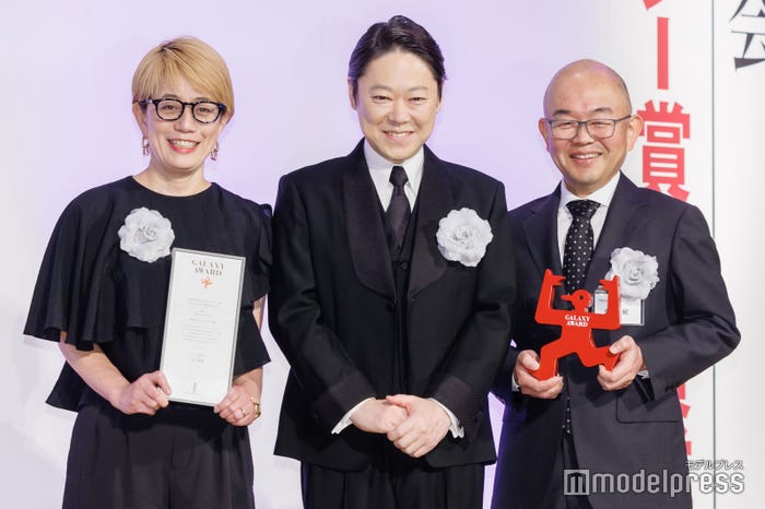 磯山晶プロデューサー、阿部サダヲ、金子文紀監督(C)モデルプレス