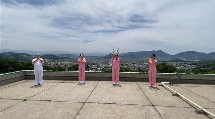 出川哲朗、河北麻友子、堀田茜、谷まりあ(C)日本テレビ