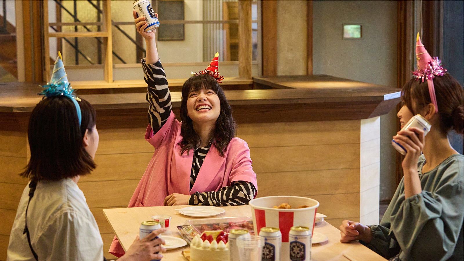 清野菜名、岸井ゆきの、生見愛瑠「日曜の夜ぐらいは…」第9話より（C）ABCテレビ