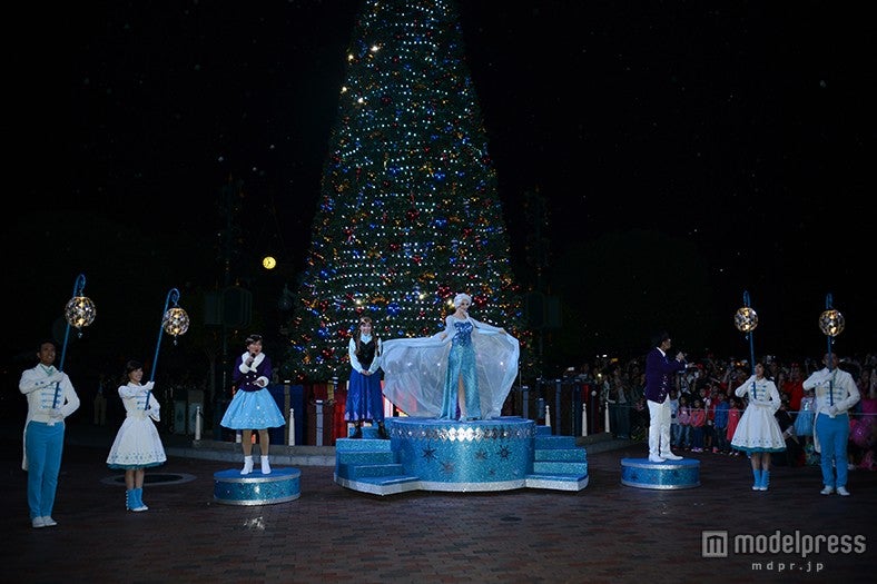 「フローズン・クリスマスツリー・ライトニング・セレモニー」