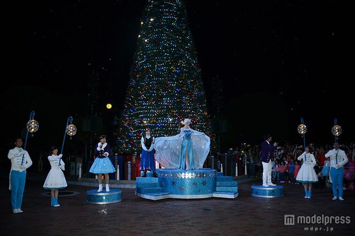 「フローズン・クリスマスツリー・ライトニング・セレモニー」