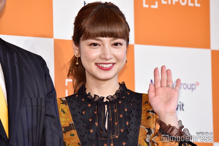 平愛梨 長友佑都 ラブラブ肩組みショット公開 素敵 憧れの夫婦 と反響 モデルプレス 平愛梨 長友佑都 ラブラブ肩組みショット公開 素敵 憧れの夫婦 と反響 モデルプレス