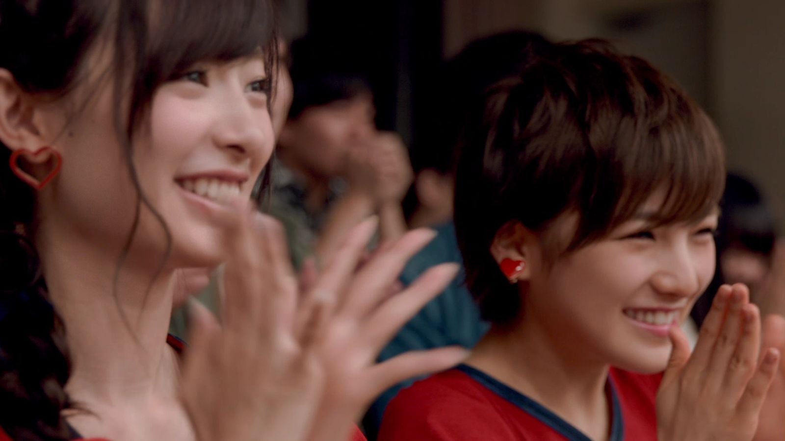 AKB48「LOVE TRIP」MVより