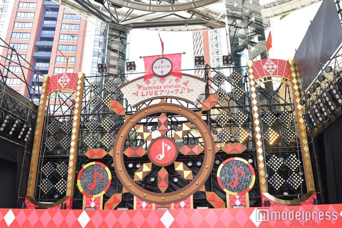 ジャニーズJr.“Mr.KING”、炎天下でファン2000人とハイタッチ!“イチャイチャコメント”に熱狂(C)モデルプレス