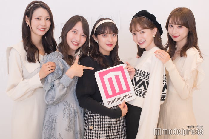 (左から)酒巻茉侑さん、半谷菜々子さん、エブラヒミ椎菜さん、宮下ありかさん、加藤葉純さん/「ミス立教コンテスト2022」ファイナリスト(C)モデルプレス