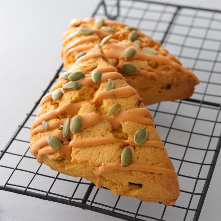 パンプキンスコーン¥297／画像提供：スターバックス コーヒー ジャパン