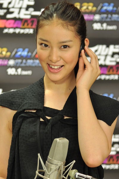 武井咲、シックな大人ワンピでハリウッド映画の吹き替えに初挑戦