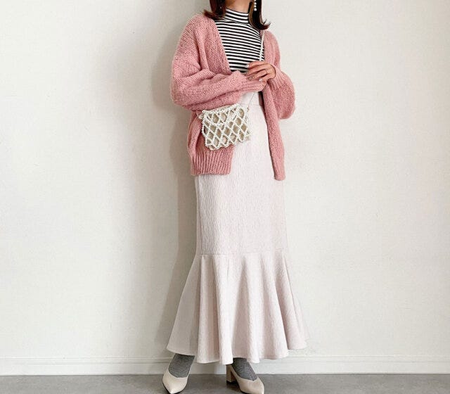 無印良品　ハイネックTシャツ　スカートコーデ