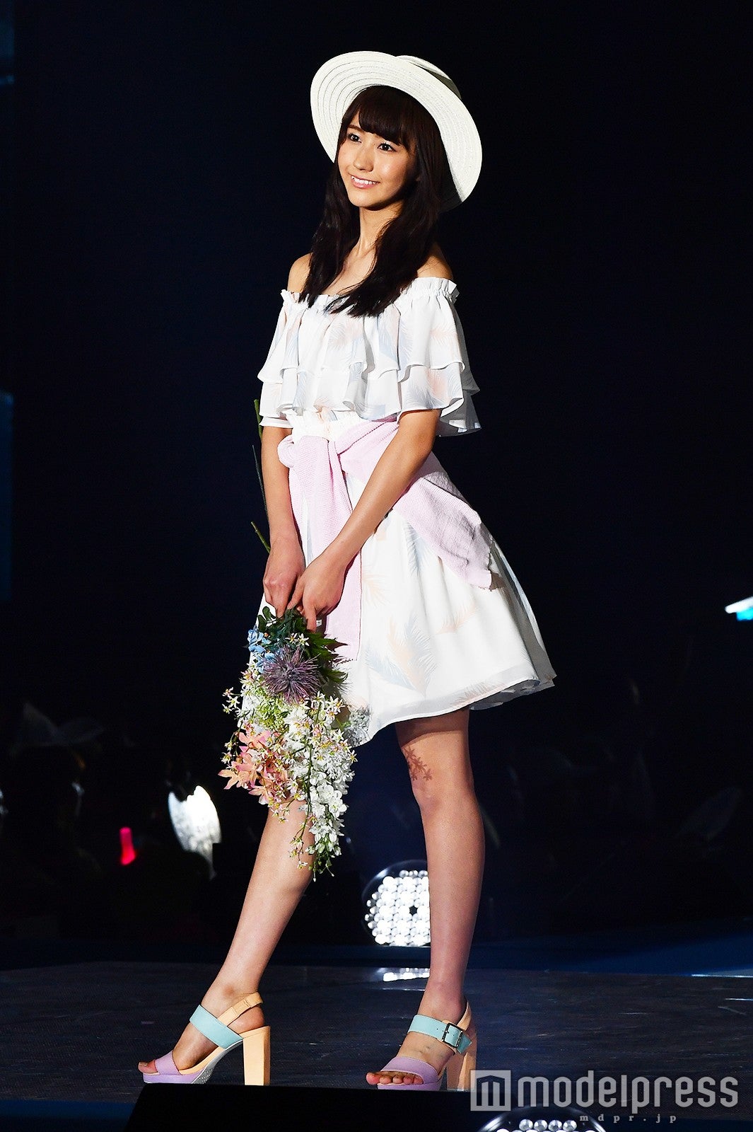 “身長171cm”、スタイル抜群の土生瑞穂（C）モデルプレス