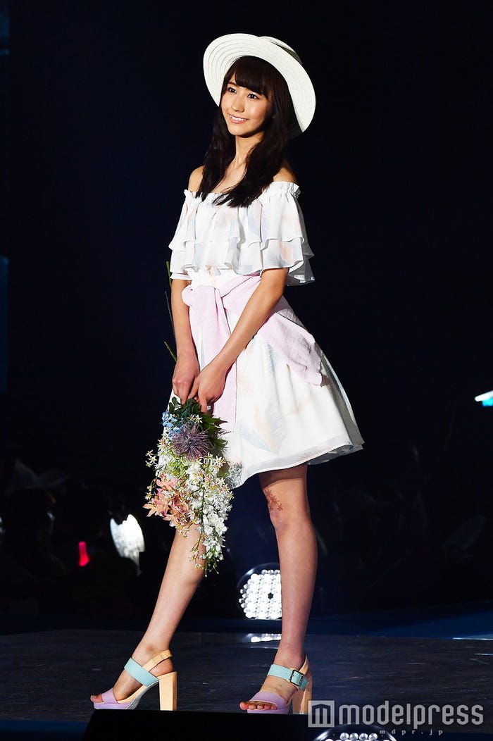 “身長171cm”、スタイル抜群の土生瑞穂(C)モデルプレス