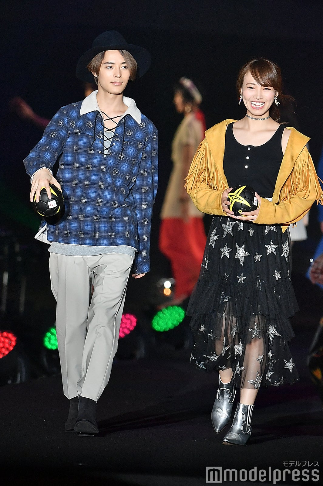 （左）塩野瑛久 （C）モデルプレス