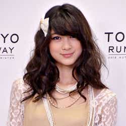 モデルプレス - “奇跡の9頭身”を持つ13歳美少女、1万人規模のファッションショーでも「緊張しない」
