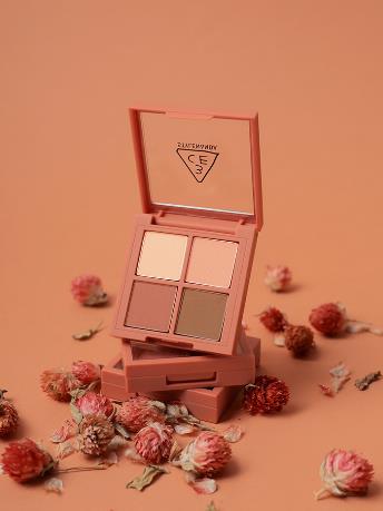 CE MINI MULTI EYE COLOR PALETTE #ROSE LATTE/画像提供：STYLENANDA