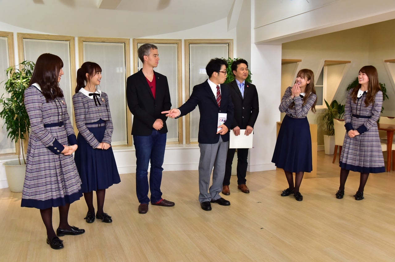 2対2で英語のゲーム対決（提供写真）