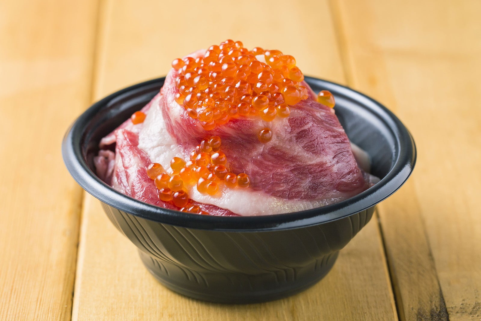 牛トロイクラ丼 （提供写真）