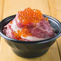 牛トロイクラ丼 (提供写真)