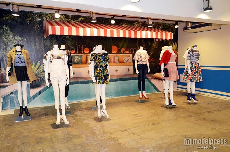 「California Dreamin’」をテーマにヘルシー＆セクシーなスタイルを展開／展示会より