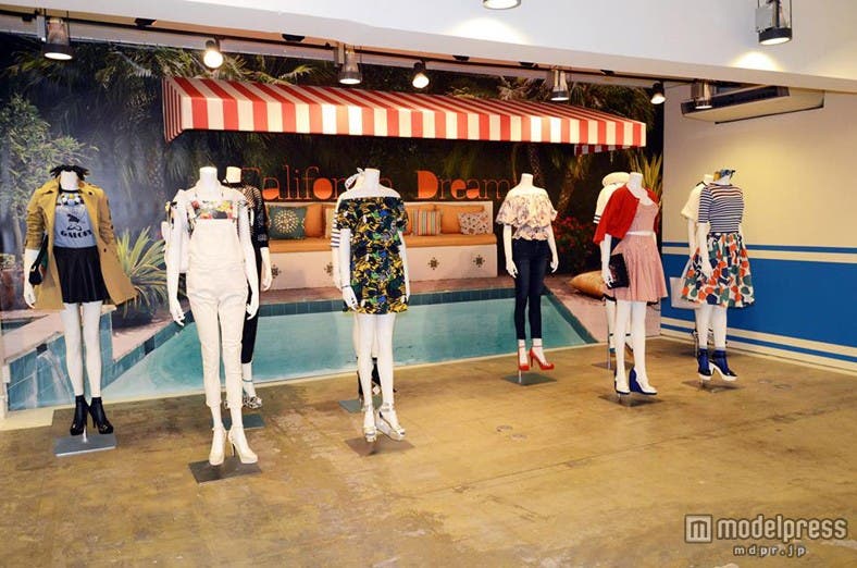 「California Dreamin’」をテーマにヘルシー&セクシーなスタイルを展開/展示会より