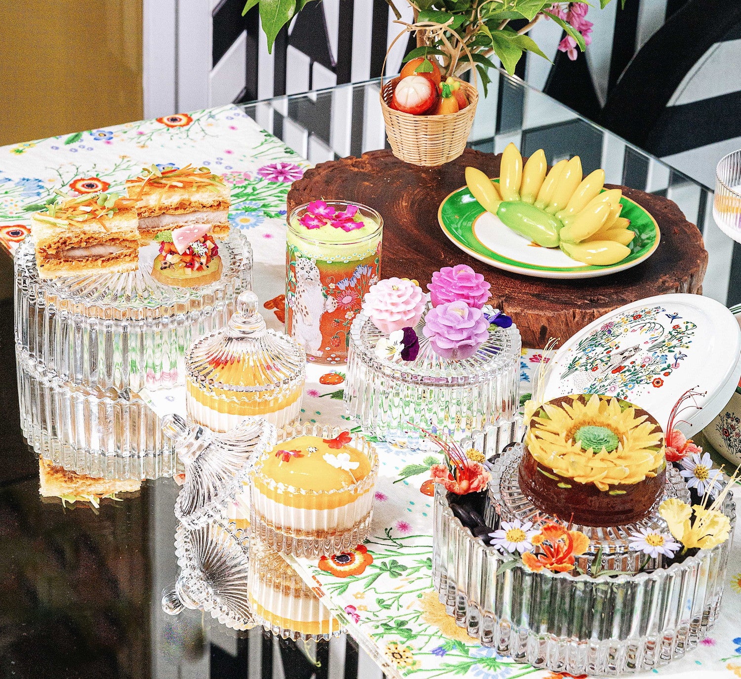 タイに人気ショップコラボの限定アフタヌーンティー、祝祭感溢れる華やかメニュー登場