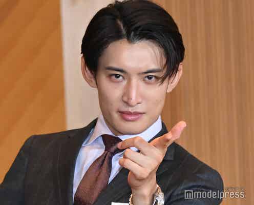 Snow Man向井康二、“即興ランウェイ”披露 驚異スタイルに「息を呑みました」と共演女優絶賛【フェイクマミー】