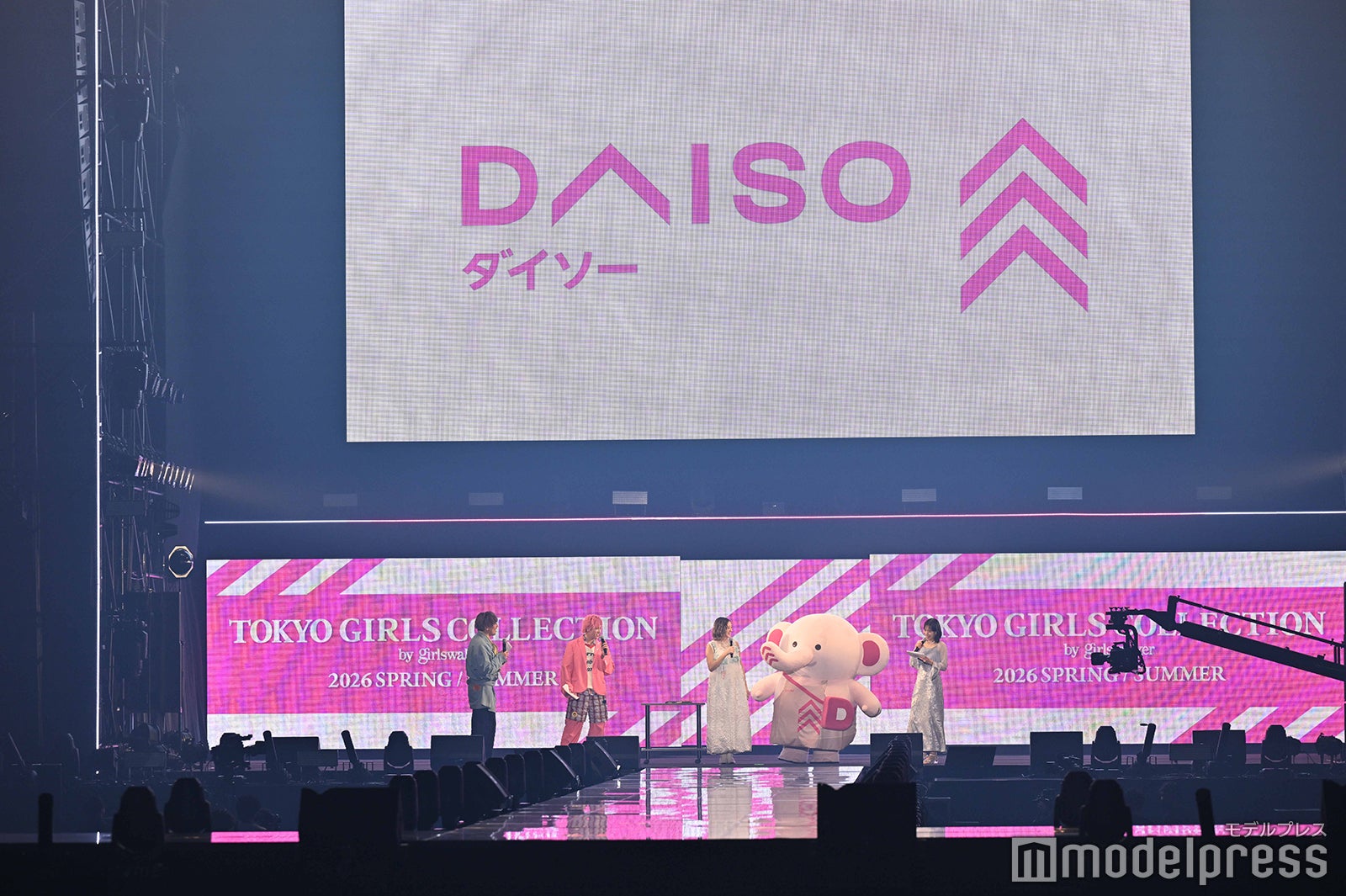 ステージの様子（C）モデルプレス