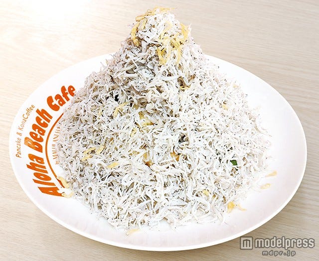 江ノ島発しらすパンケーキが“メガ盛り”サイズに