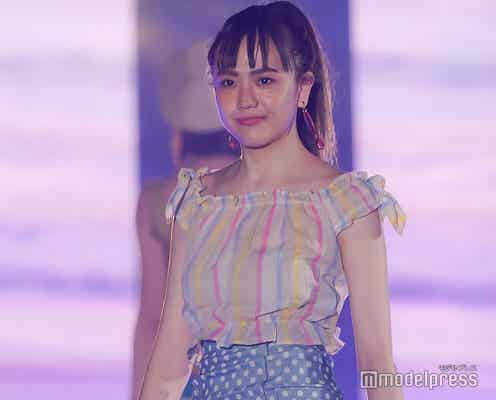 松井愛莉、モテ系肌見せコーデでにっこり<GirlsAward 2018 S/S>