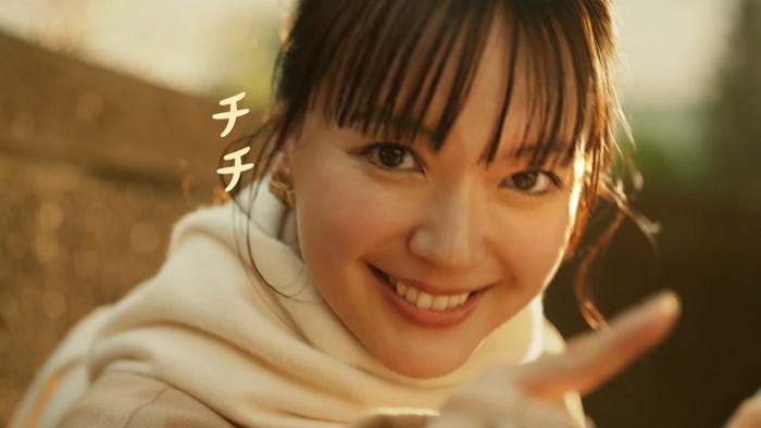 多部未華子/マクドナルド新CM「とろ~り3種のチーズのビーフシチューパイ」篇(提供写真)