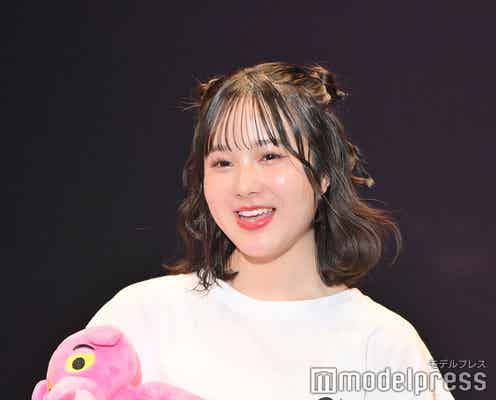本田紗来、色白美脚に釘付け 派手色ミニスカでキュートに【超十代2024】