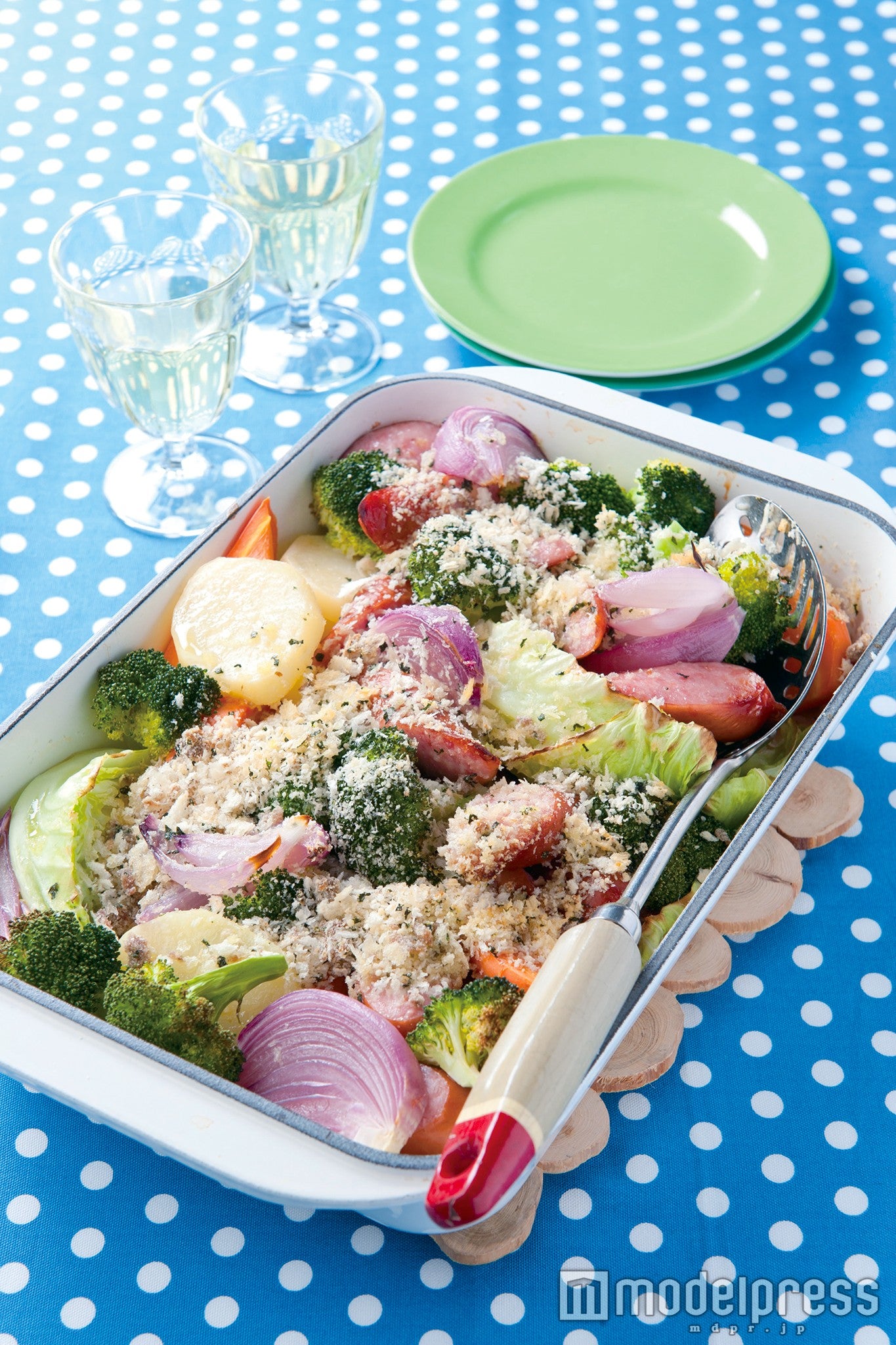 ソーセージとたっぷり野菜のハーブパン粉焼き（画像提供：セブン＆アイ出版）