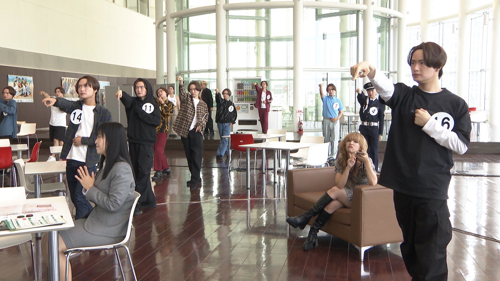 上白石萌歌“本物のSexy Zone菊池風磨”探しに頭抱える 総勢20人の「風磨集団」がデビュー曲披露