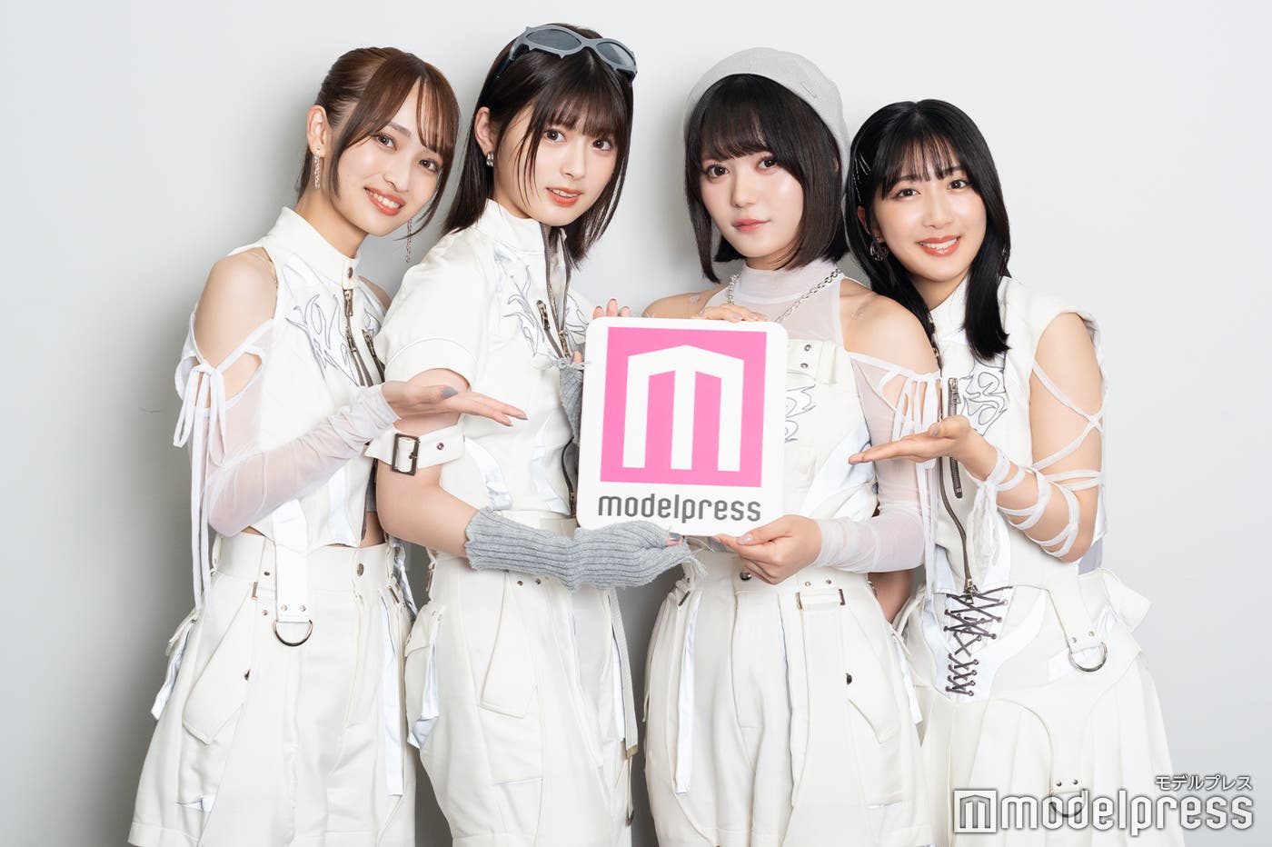 (左から)ALLY、HANNA、ACE、AOI(C)モデルプレス